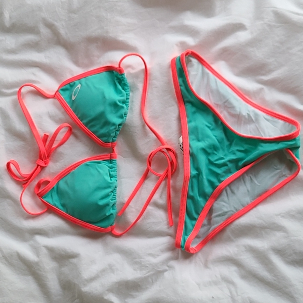 Oakley Bikini